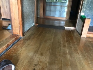 【ブログ更新】みよし市内で築４７年の木造住宅。住みながらの耐震リノベーション工事が始まっています。