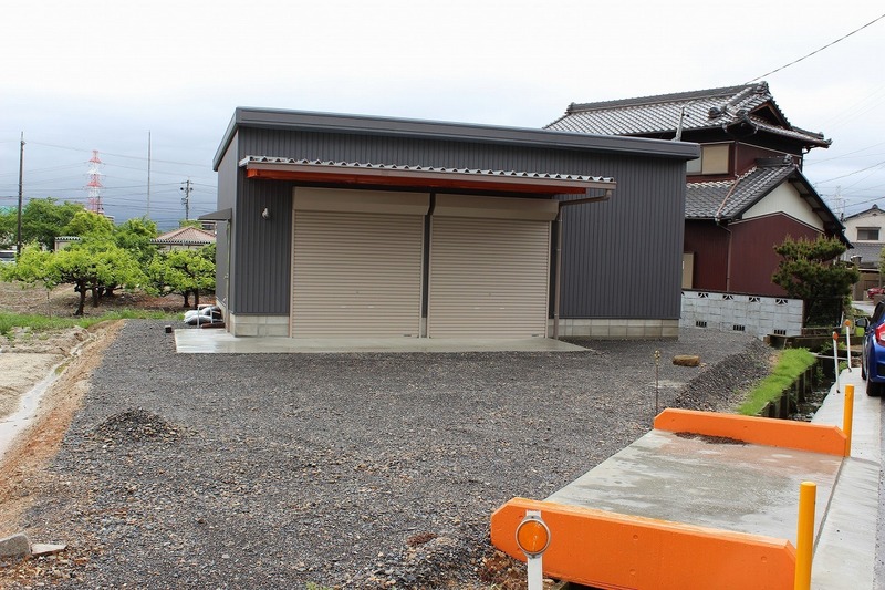 乗り入れ出来なかった自己所有の農地（変形地）に、橋を架け農業用倉庫を建築しました　　愛知郡東郷町