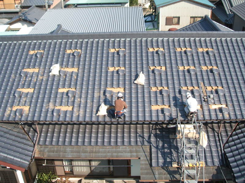 太陽光パネルの施工例です　（刈谷市 Ｋ様邸 土葺せ日本瓦屋根への支持瓦工法による）