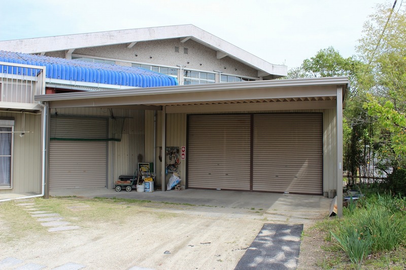 鉄骨車庫の屋根改修と合わせて、太陽光発電システムを設置しました　みよし市三好町